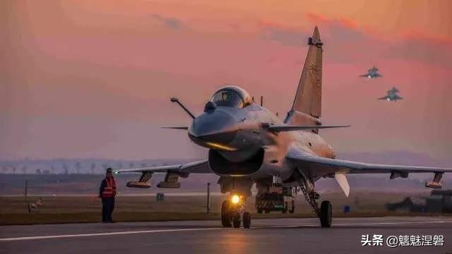 中國海軍有4種三代戰機，為何還有一個(gè)艦隊全是二代機？