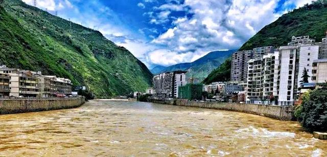 大家推薦一些，比較不錯的旅游圣地吧。個(gè)人更偏好自然景觀(guān)？