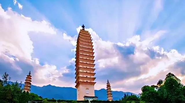 大家推薦一些，比較不錯的旅游圣地吧。個(gè)人更偏好自然景觀(guān)？