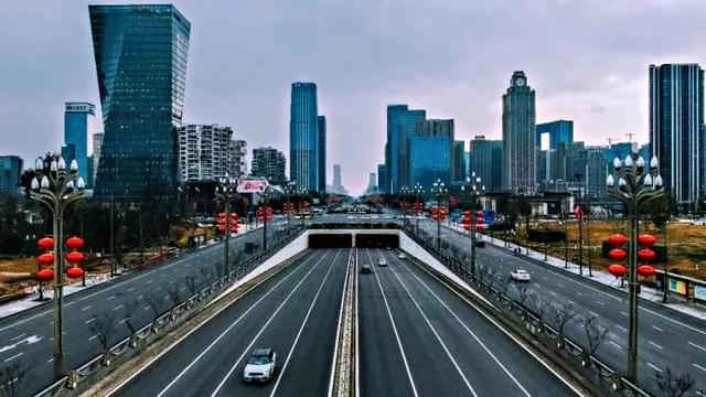 大家推薦一些，比較不錯的旅游圣地吧。個(gè)人更偏好自然景觀(guān)？